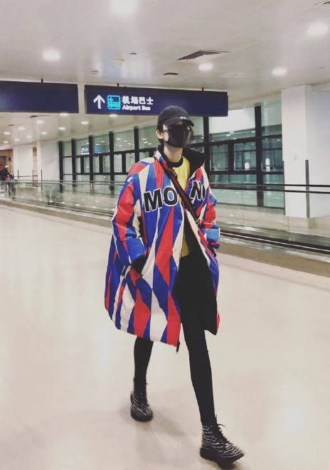 颜色|大衣已经不吃香了,现在流行的是这件羽绒服,保暖洋气,明星都爱