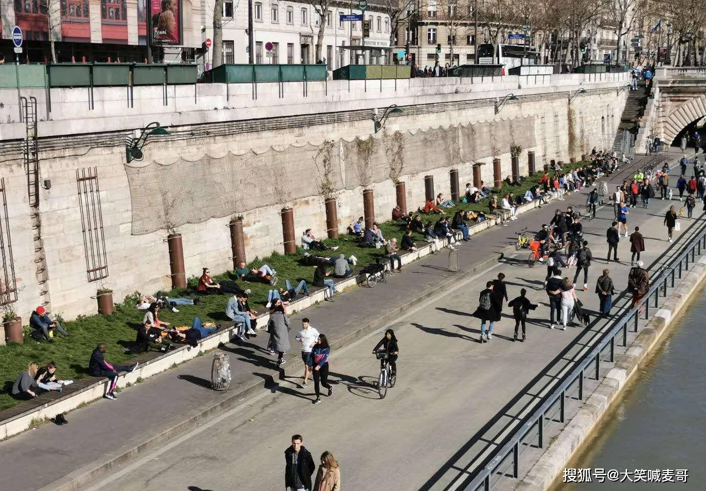 巴黎封城第一天街道上空无一人无故出门面临135欧元罚款