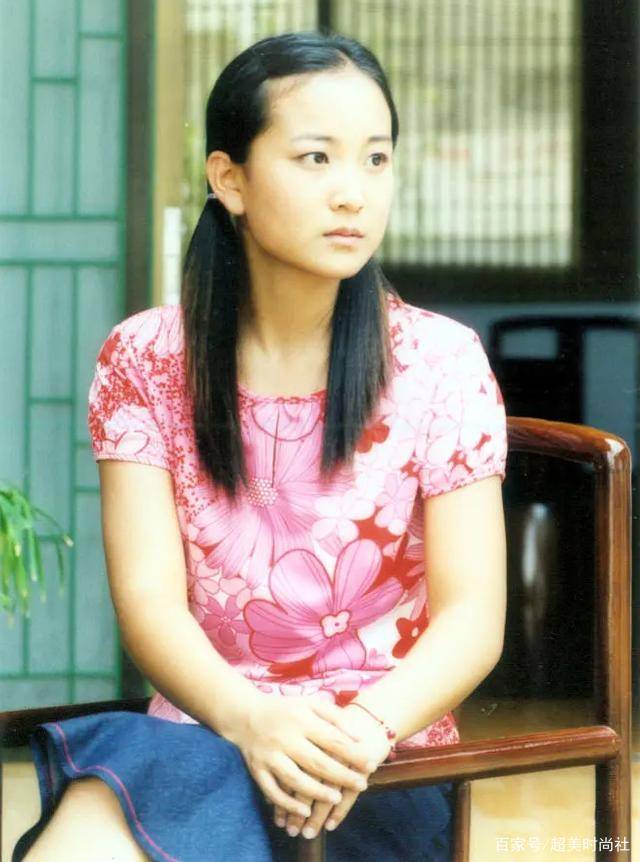 黑色|38岁贾玲不能再胖了！羽绒夹克暴露身材短板，网友建议控制体重