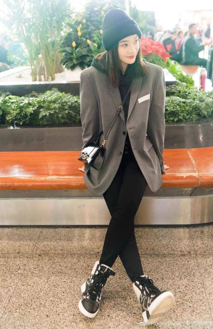 显得|火遍时尚圈的“羊羔绒”怎么穿最有范?试试这4件单品,保你满意