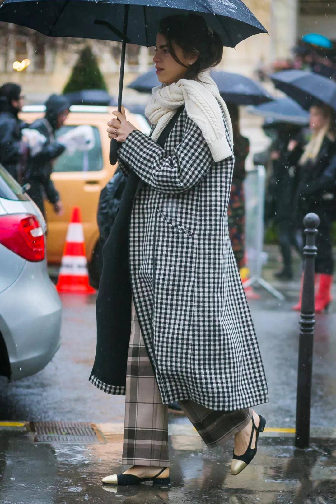 种系|大衣这么上档次,别让围巾减了分!试试这几种系法,高级又洋气