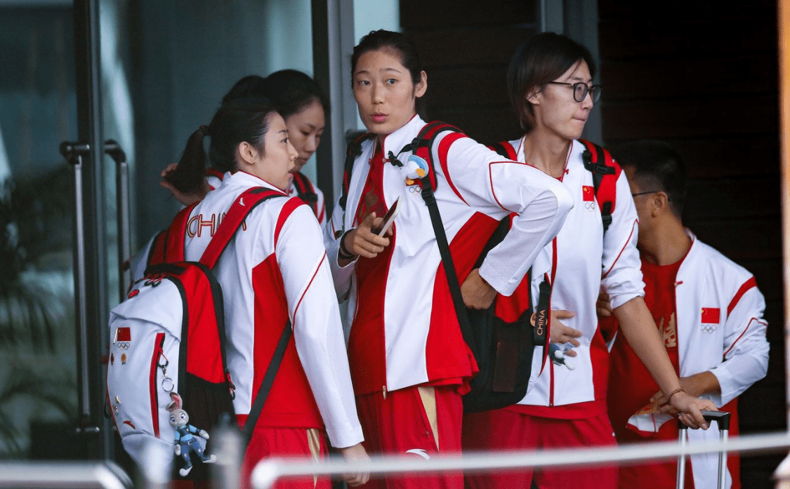 出征中国女排图片