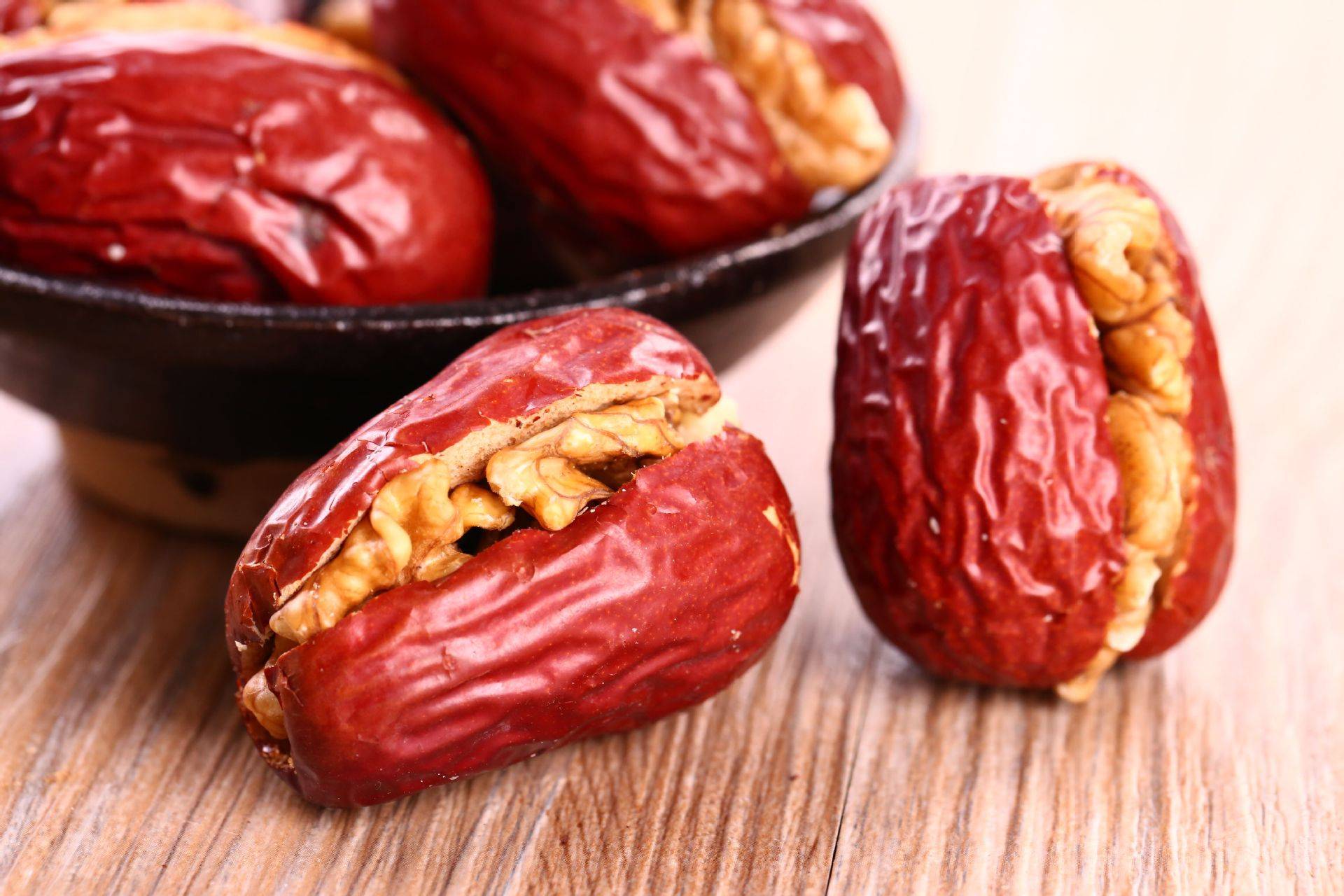 当核桃碰上"天然维生素丸",会擦出怎样的火花?补肾养血又安神_红枣