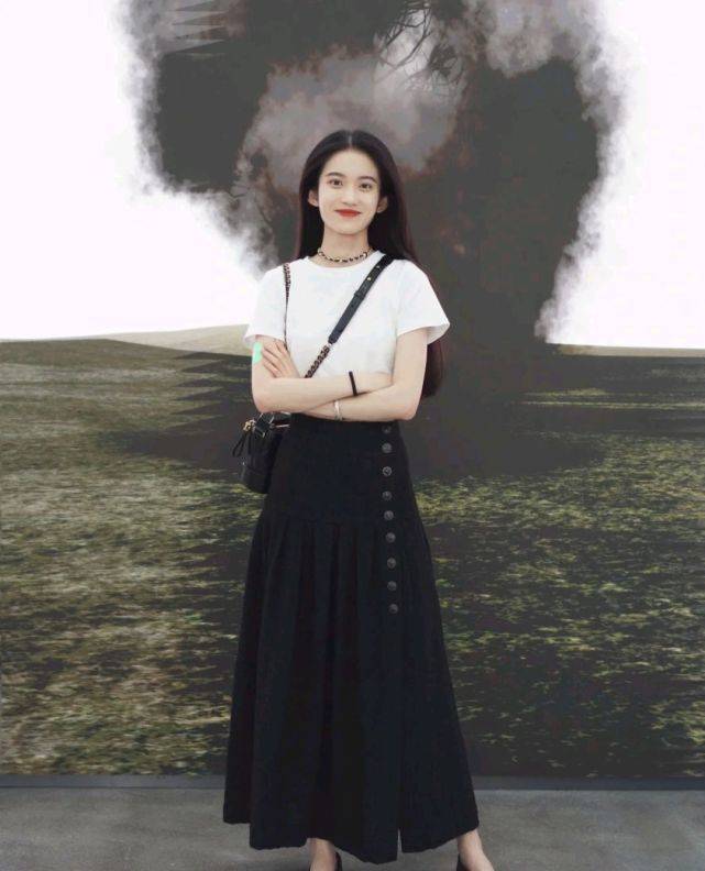 腰围|女生的服装穿搭很有讲究，穿对了不仅显高又显瘦，而且优雅又大气