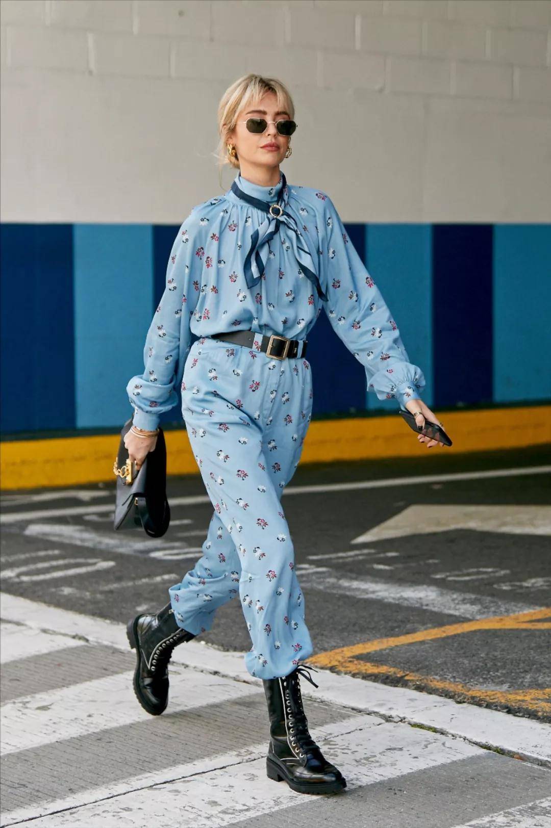 小白|小白鞋已经“失宠”了，现在最火的是这种“靴子”，洋气时髦还显高