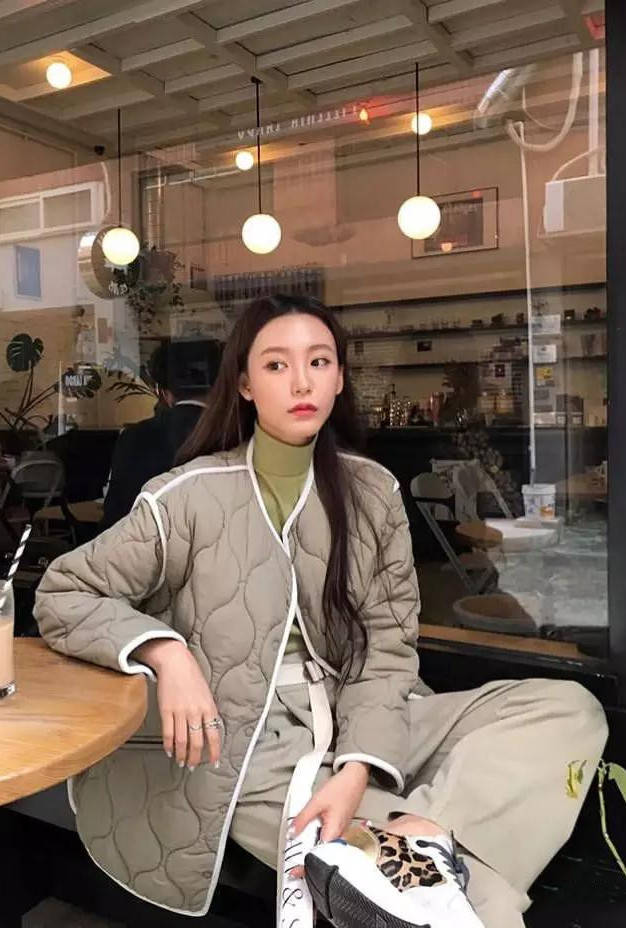 显得|“大衣”已经不时兴了,“奶奶风棉服”才是今年主流,明星都上头
