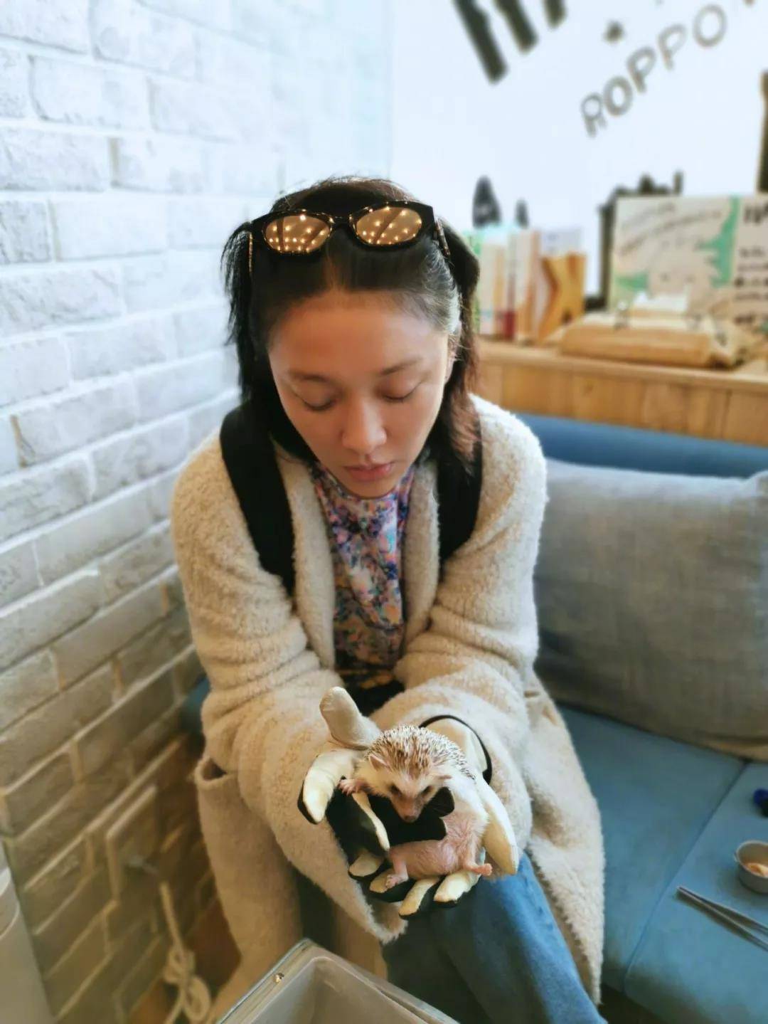 周迅|奔四奔五的女人别总穿打底裤,跟着周迅这样穿,减龄时髦两不误!