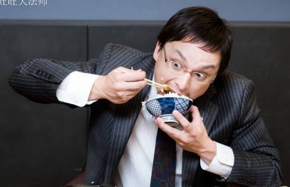 方法|减肥先“减胃”,教你4个方法控制食欲,以后减肥不再贪吃