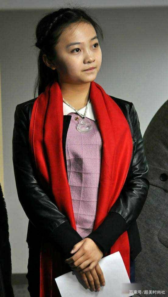 成长|被妈妈误导与操控？林妙可穿牡丹印花裙太显老，21岁活成41岁