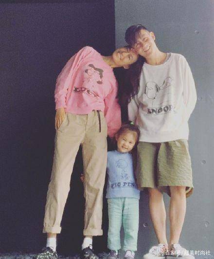 设计|陈冠希有女万事足，亲自为女儿设计球鞋，Alaia更是潮牌穿不完