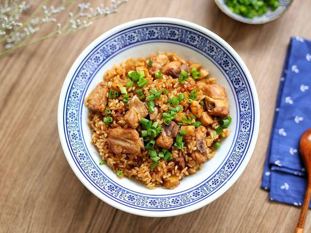 电饭煲|适合上班族的早餐，饭菜一锅出，鲜香诱人，来上一碗，暖身又抗饿