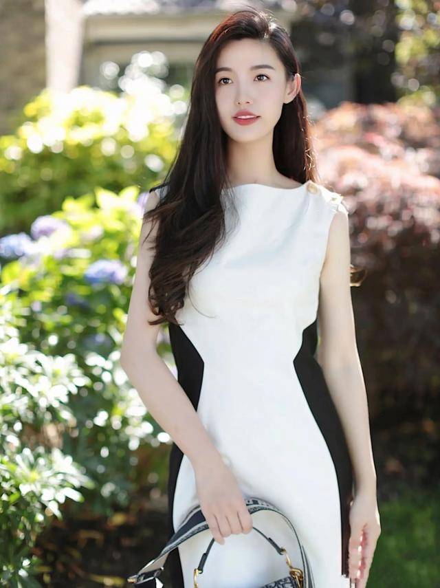 职场|两套让你瞬间气场全开的连衣裙，干净利落，做职场气质女神。