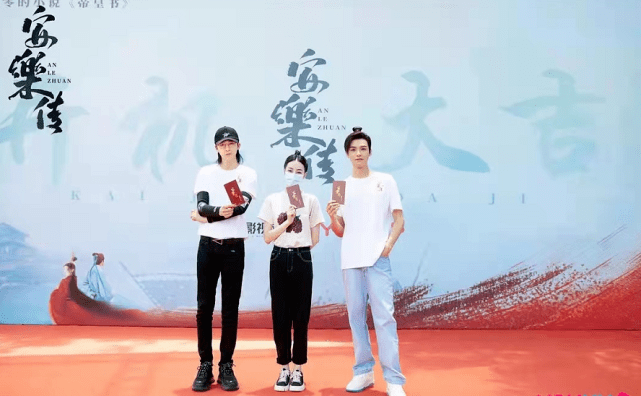 进行|龚俊成新晋顶流！梳古装发型穿牛仔裤大长腿吸睛，搭档热巴配一脸