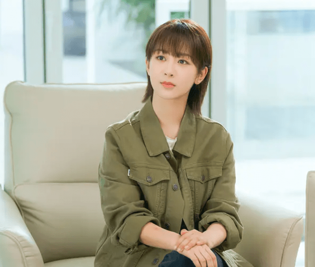 亲爱的|欢乐颂二美同框，蒋欣搂杨紫肩膀似大姐大