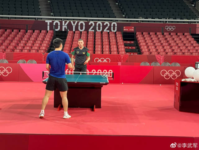 中國(guó)乒乓球隊(duì)|日本又搞“盤(pán)外招”！劉國(guó)梁腳步丈量場(chǎng)地，明顯變小騙不了小諸葛