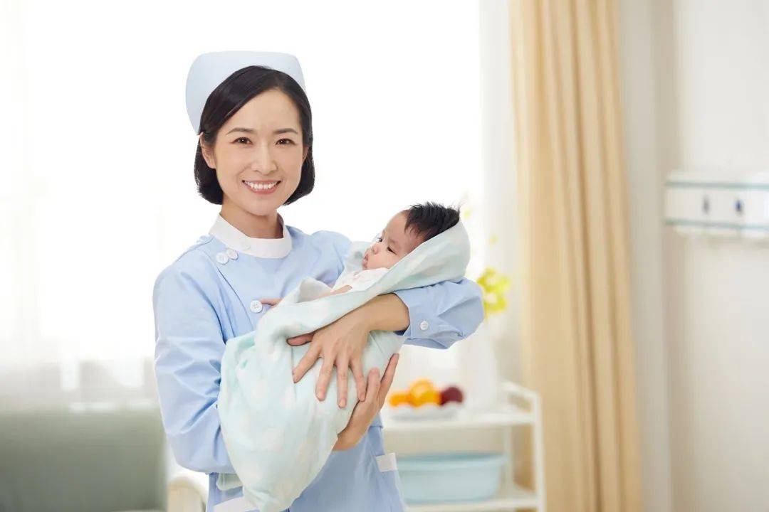 因为|在月子中心住了30天花费2.8万，总结在月子中心坐月子到底哪好？