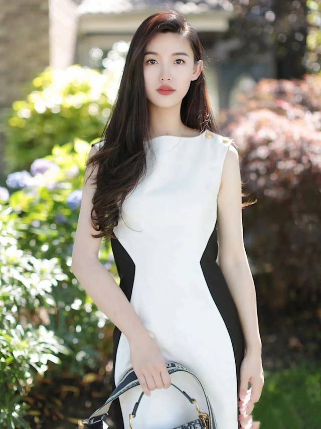 职场|两套让你瞬间气场全开的连衣裙，干净利落，做职场气质女神。