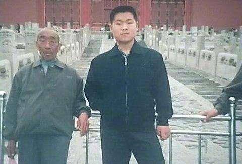 喜剧|岳云鹏晒六步仿妆成贾玲，当事人回应：我哪做得不对，你可以直说