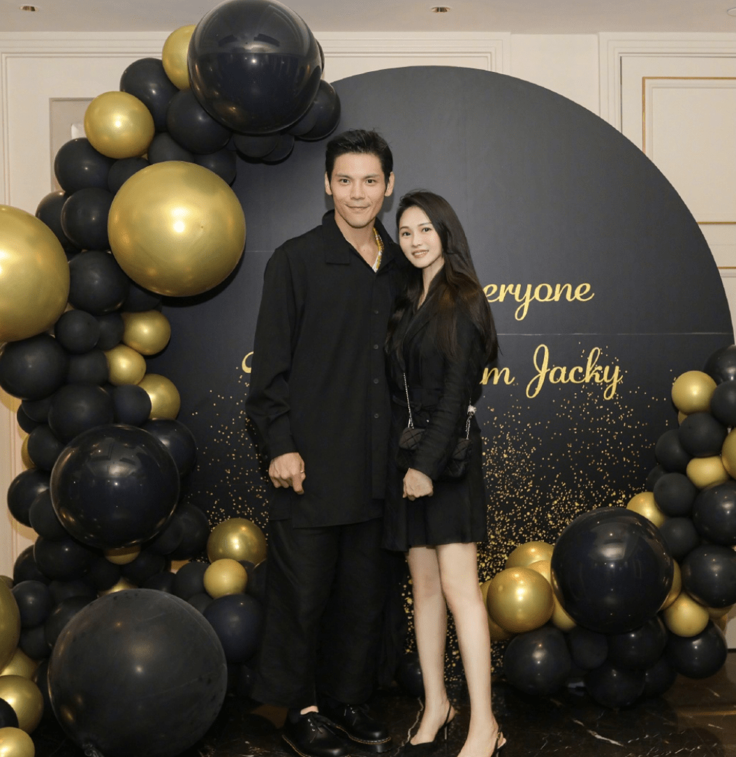 向佐|向佐晒昔日全家福庆生，女儿高冷气场足，郭碧婷当妈后无暇打理自己很朴素