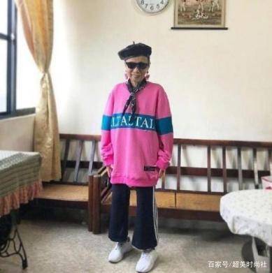 耳环|91岁中国奶奶走红，晚年重拾少女心，潮搭引10万网友模仿