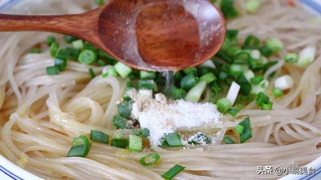 进行|红薯粉条最罕见的做法,很多人没见过,酥脆有嚼劲,比吃肉还香