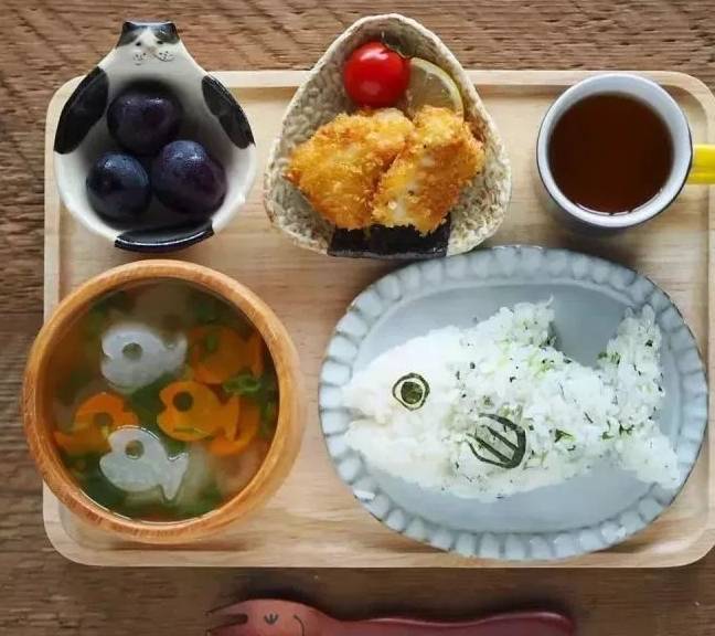 饭团子|日本一妈妈给孩子准备的早餐走红朋友圈,网友:吃得是“仪式感”