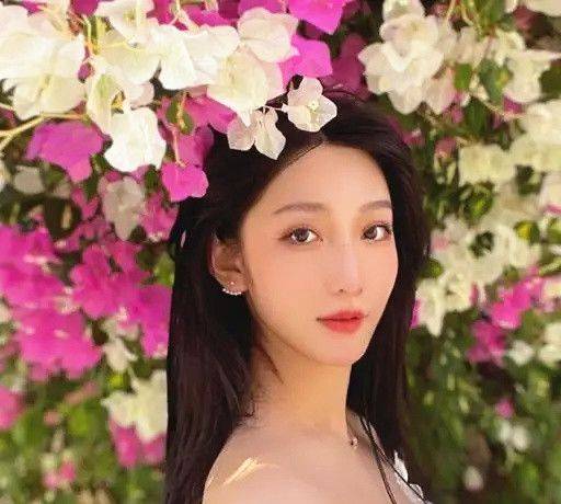 魅力|都美竹穿碎花裙又纯又欲，吴亦凡都抵挡不了啊！