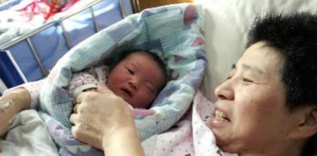 事情|52岁姥姥想“拼二胎”，26岁女儿不经意的一句话，令人感慨