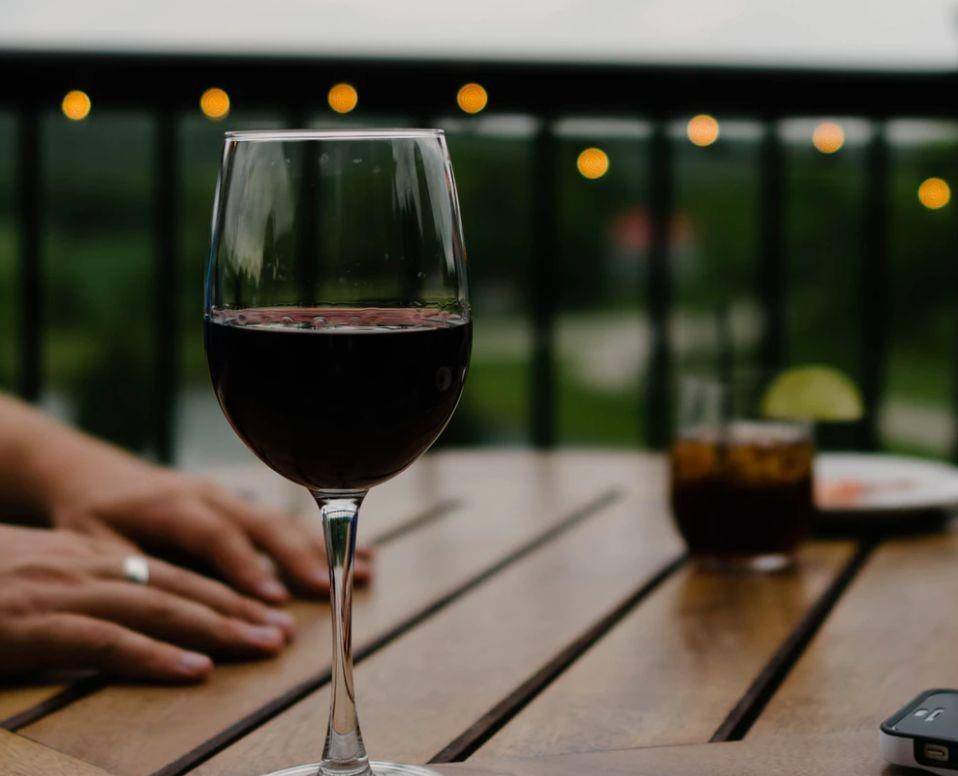 氧化|喝红酒:为啥只倒“三分之一”?我敢打赌,假装明白的人不在少数