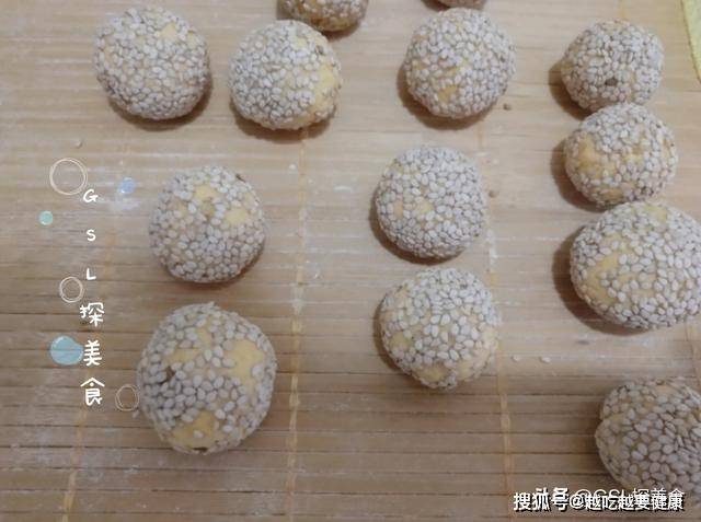 做法|小零食别买着吃了，学会这样做，外酥里糯，咬一口满嘴香