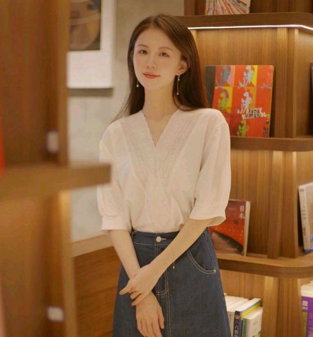 服装|女生可以尝试不同的穿搭风格，呈现不一样的气质，遇见更美的自己