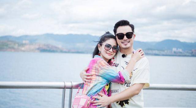 舞台|太搞笑!沙溢晚会衬衫被网友怀疑系错扣子,老婆胡可称这是买家秀