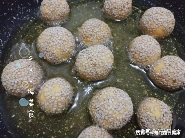 做法|小零食别买着吃了，学会这样做，外酥里糯，咬一口满嘴香