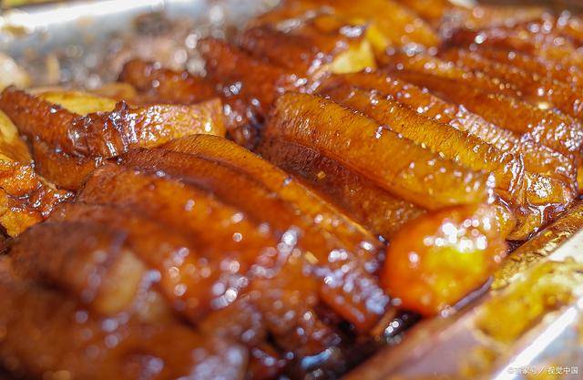 肝脏|提醒：身上这1处长出“小红点”，不要随便“抠”，劝你查肝功能