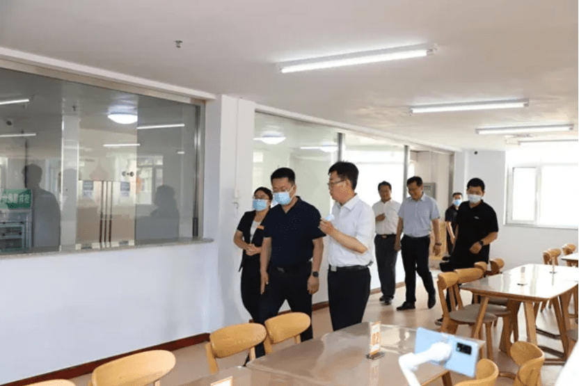 衡水市政府党组成员胡克明到市老年养护中心指导工作_运营