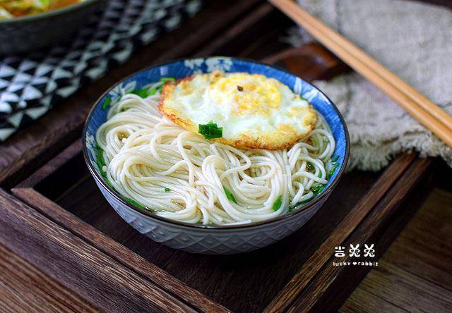 葱花|天冷了，早餐吃一碗面，暖胃又暖心，吃完一天精神好，工作也有劲