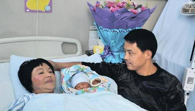 事情|52岁姥姥想“拼二胎”，26岁女儿不经意的一句话，令人感慨