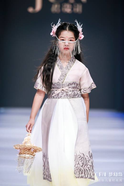 设计|繁花?惊鸿起,2021年，JUN君设计乘美而来