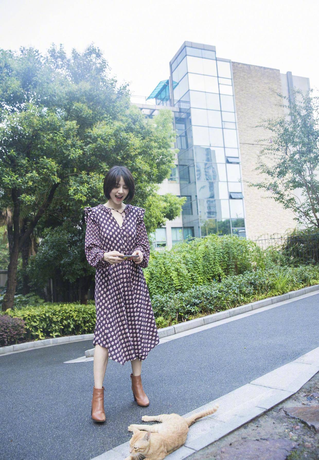 曲线|“国民女神”高圆圆身材比例出众，穿背心搭配包臀裙，曲线感满分