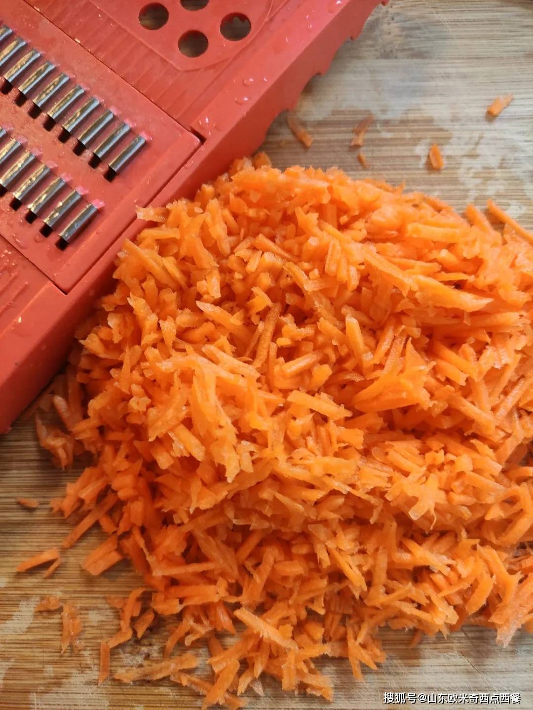 胡萝卜蛋糕|山东欧米奇配方分享:越来越火的胡萝卜蛋糕,到底多好吃?