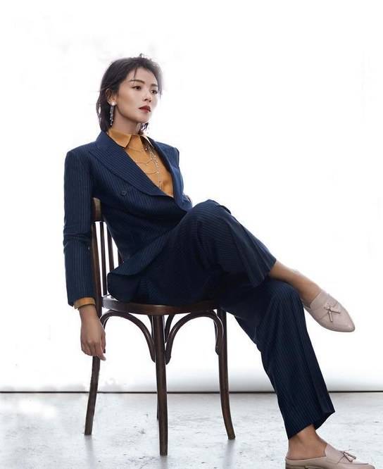 皮鞋|真正有品位的女人，穿西装都不搭高跟鞋，看看刘涛江疏影就知道了？