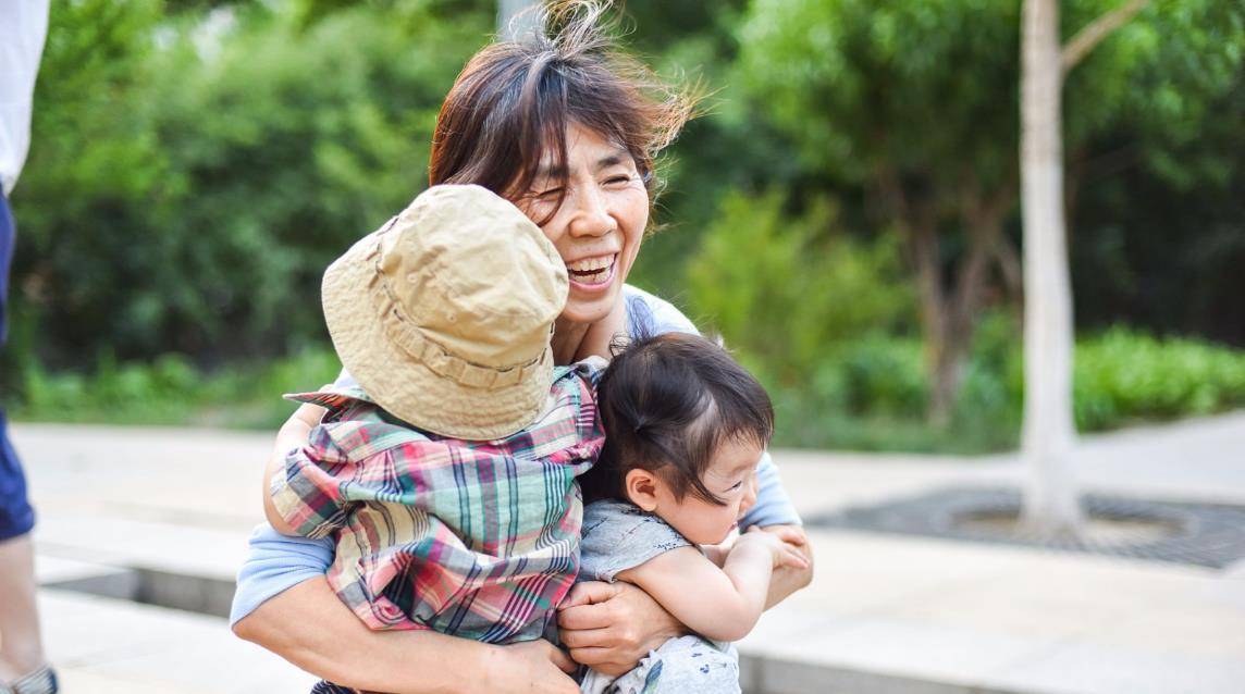 晚年生活|56岁百万存款大妈生二胎，5年过去，现状和想象中差距有点大