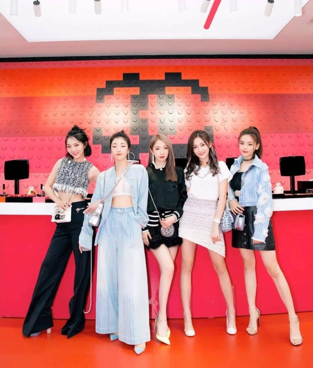 身材|2021年最火的上衣，显嫩又高级，时尚圈的人都抢着穿！！