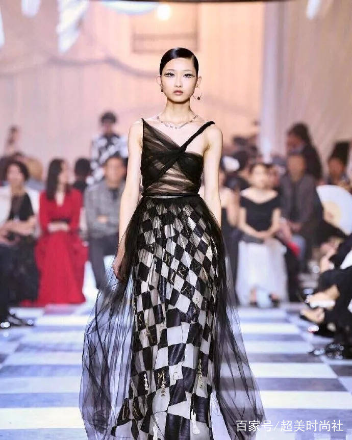 复试|维密复试模特实力演绎小蛮腰，波兰麻豆神秘大片太帅了｜今日美图