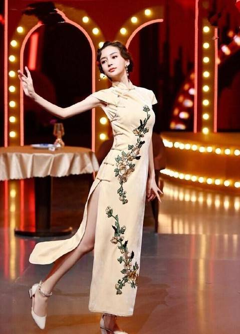 Polo|关晓彤与baby同穿旗袍，一个像贵妇一个像姨太，不是腿长就能赢！