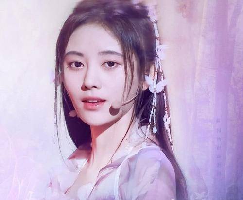 黑色|鞠婧祎挑战儿童背心,没修图下的真实腰围,终于信她只有76斤了!