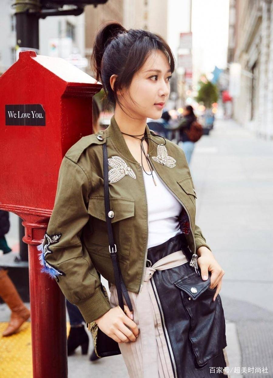 全无|时尚博主评杨紫为最丑硬照女星，穿白衬衫显土气，整容后气质全无