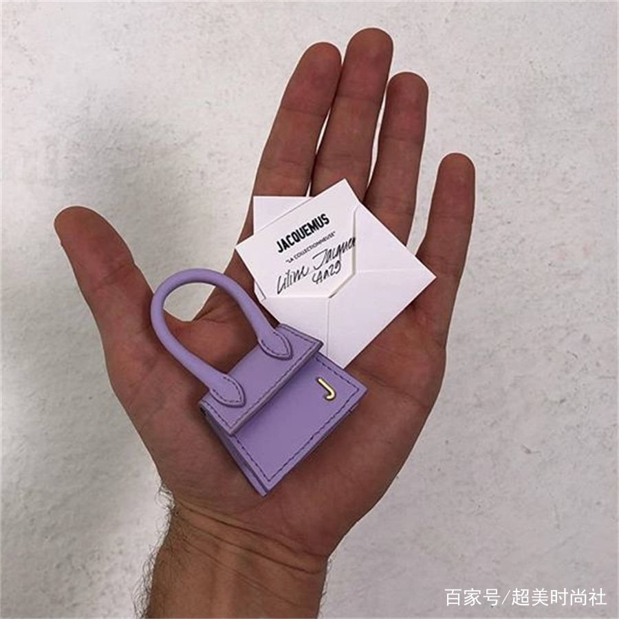 品牌|盘点时装周“奇葩”单品，手指大的mini包能装什么？网友：装可爱