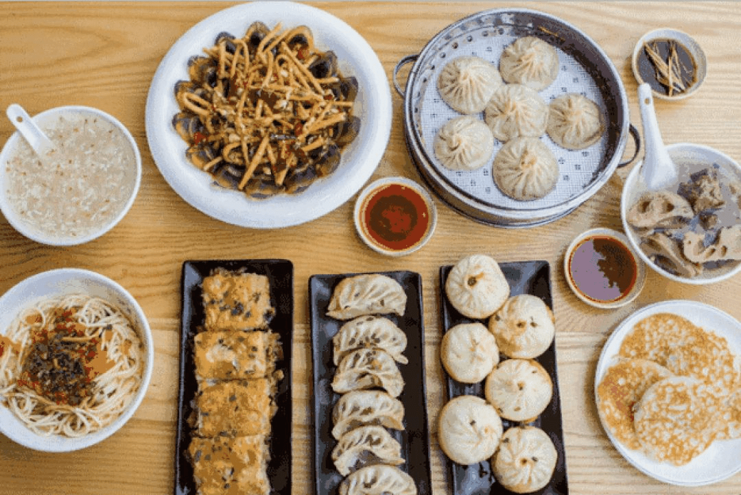 市场|掘金早餐江湖:15元的星巴克,凭什么和5元的豆浆油条斗?