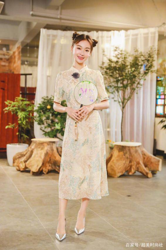 哪吒|旗袍女神宋轶棋逢对手?吴谨言哪吒头同框比美,穿旗袍她们更惊艳